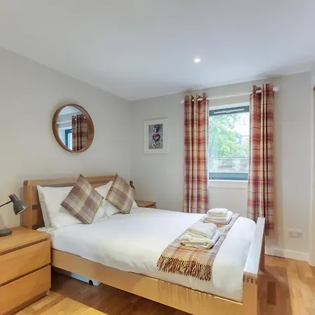 *Amazing Location!*In Heart Of The City. 2Br & Cot Edinburgh Buitenkant foto