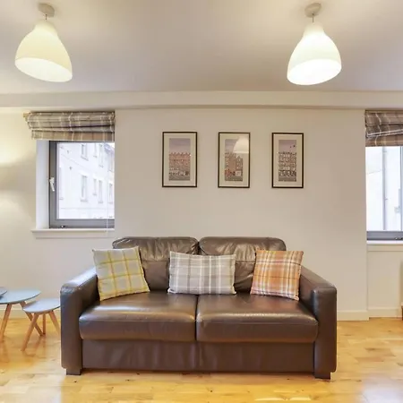 *Amazing Location!*In Heart Of The City. 2Br & Cot Edinburgh Buitenkant foto