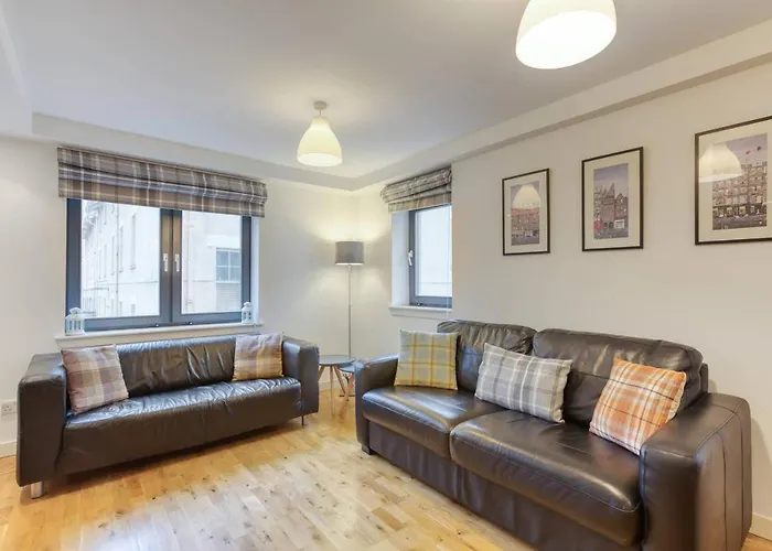 *Amazing Location!*In Heart Of The City. 2Br & Cot