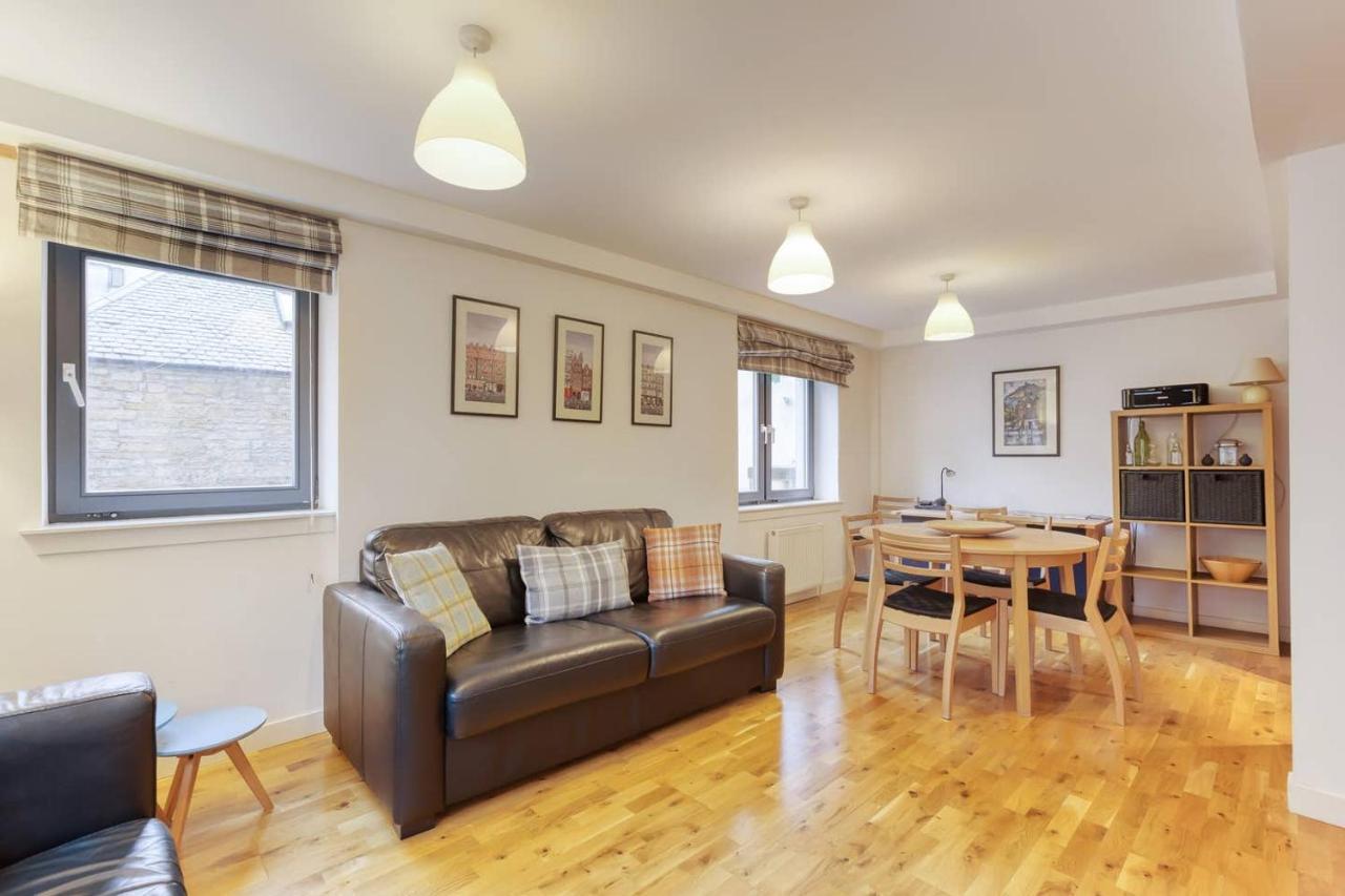 *amazing Location!*in Heart Of The City. 2br & Cot Appartement