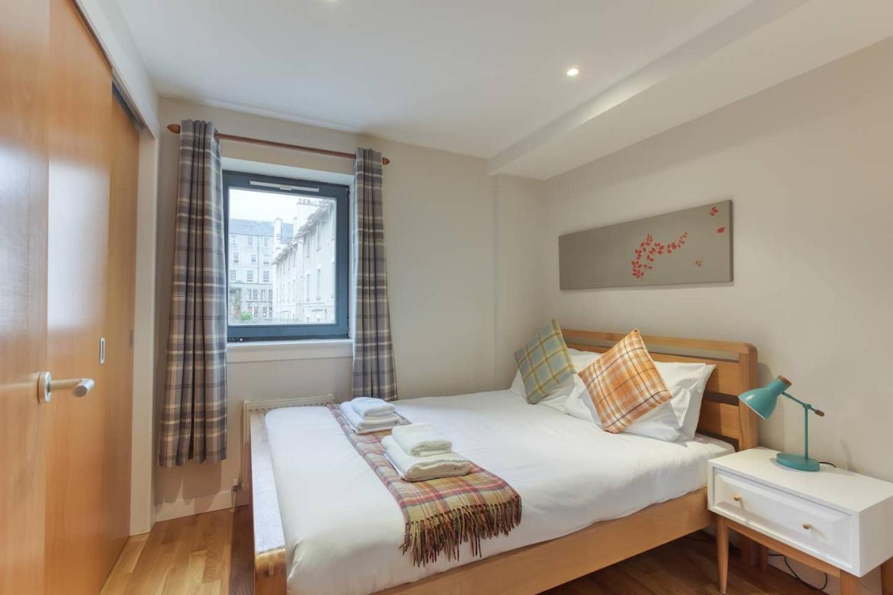 *amazing Location!*in Heart Of The City. 2br & Cot Appartement Édimbourg